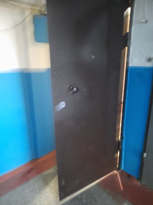 Продам дверь железную