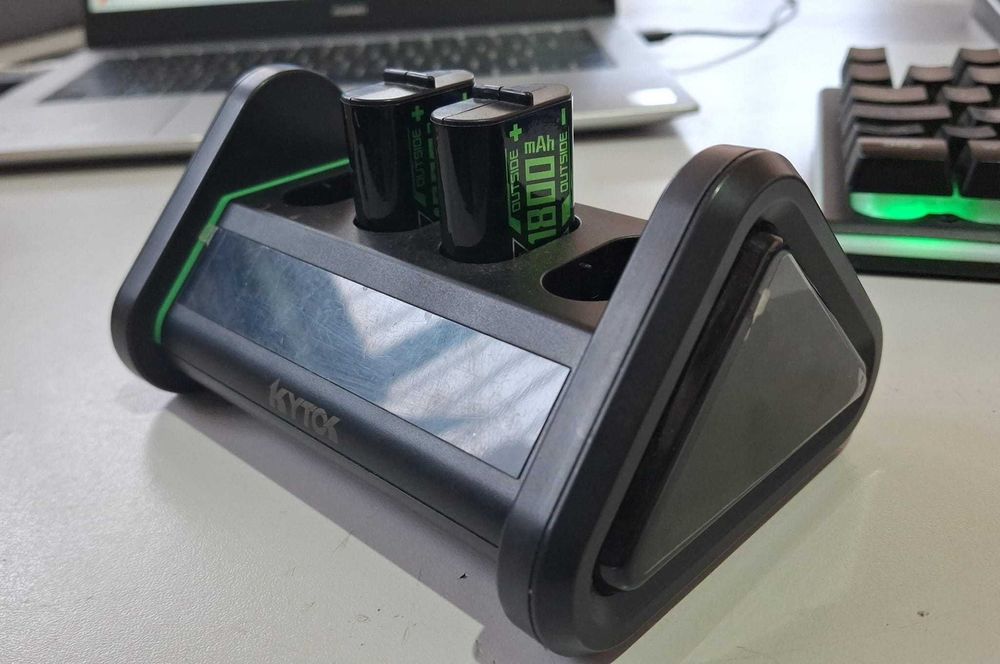 Incarcator baterii Xbox One/Series X|S, cu 2 baterii 1800 mAh