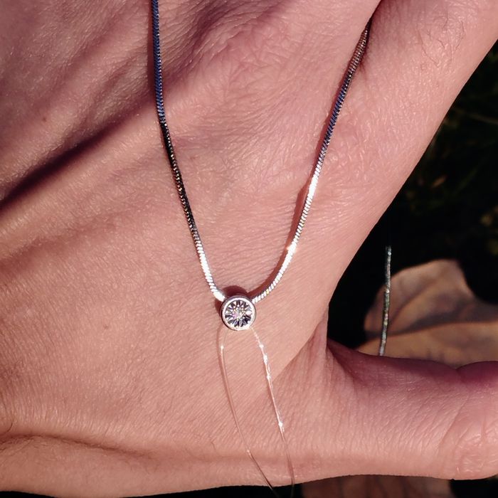 Подвеска с бриллиантом