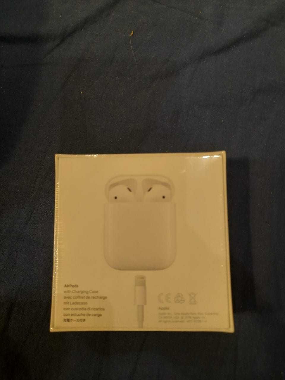 Apple AirPods with Charging Case (MV7N2RU/A)