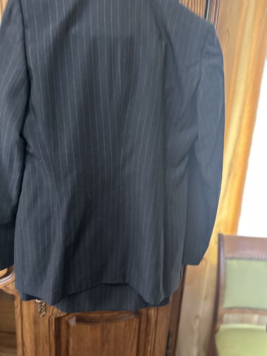Costum dama cu fusta peste genunchi