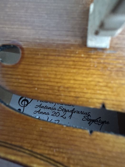 Vioară Stradivarius cu spate întreg