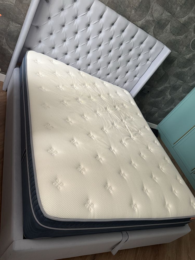 Продам двухспальную кровать
