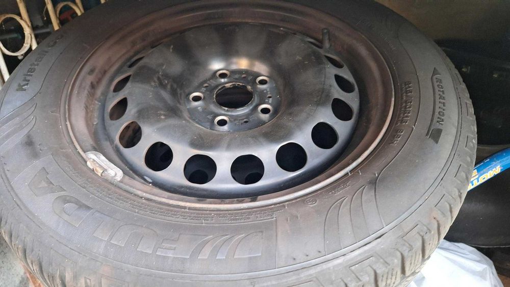 Roti Jante tabla + anvelope iarna + capace VW Passat 215 60 R16