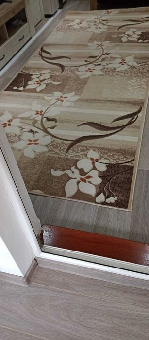 Covor mare bej cu flori