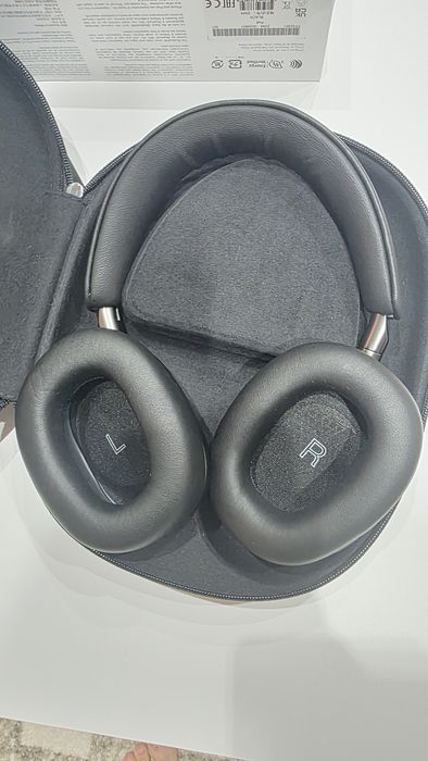 Vand casti Bowers and Wilkins PX8