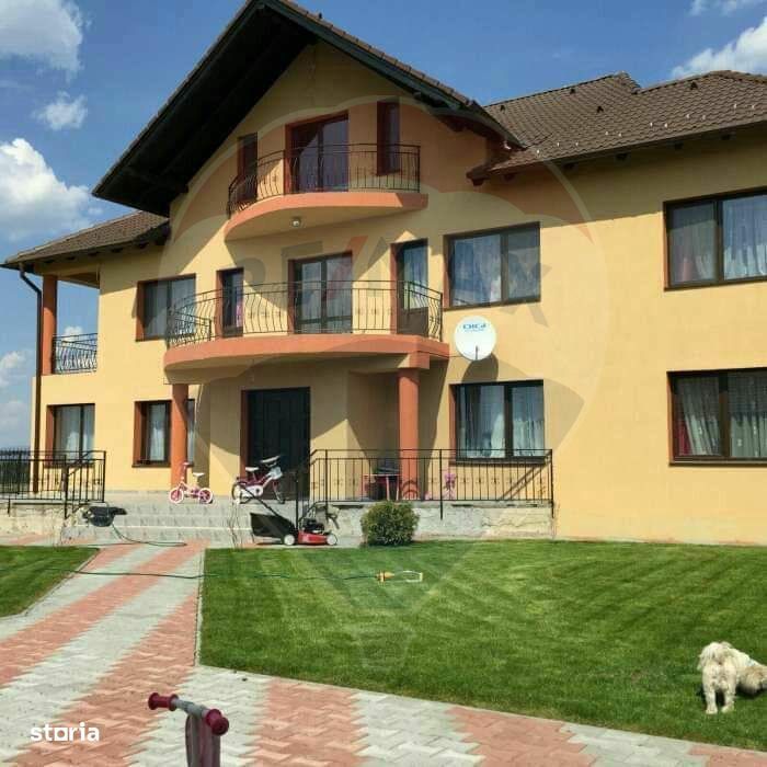 Vilă de închiriat in SANPETRU - zonă liniștită, curte mare