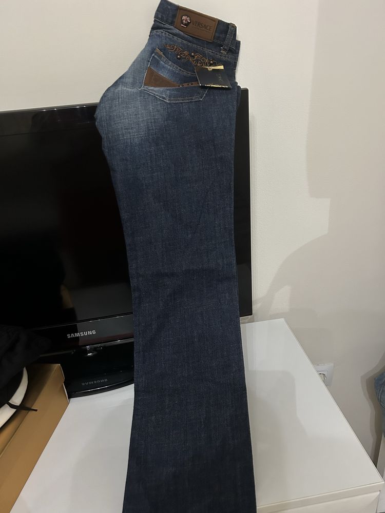 шикозни дънки, модерен стил Versace