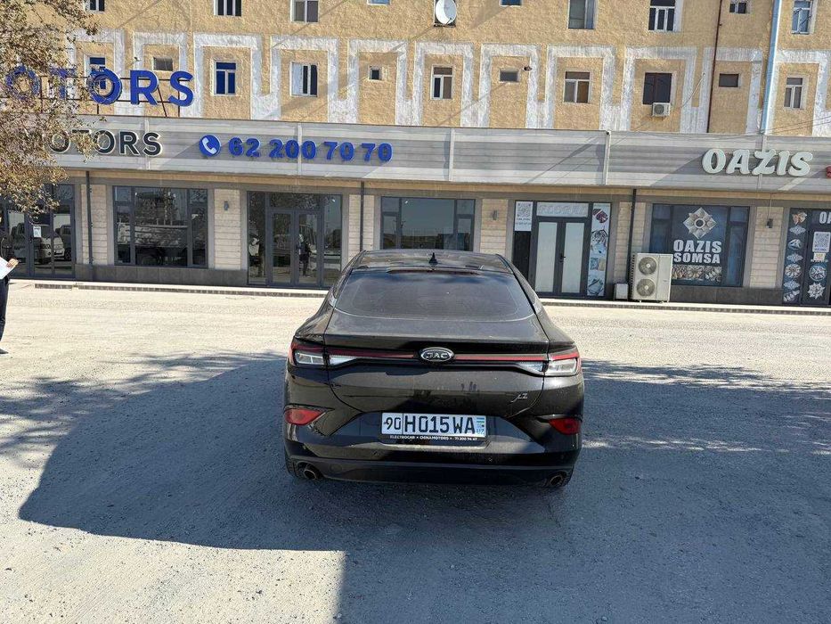 JAC J7 — Zamonaviy dizayn va qulaylik uyg‘unligi!
