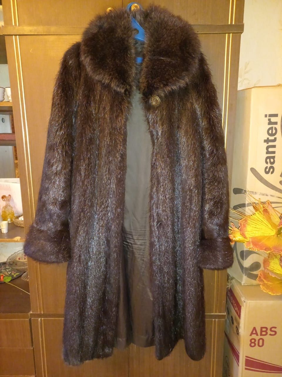 Продам шубу нутриевую