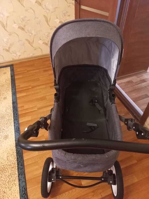 Удобная коляска для малышей.