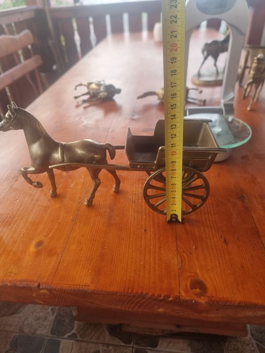 Trăsură cu cal bronz/alama