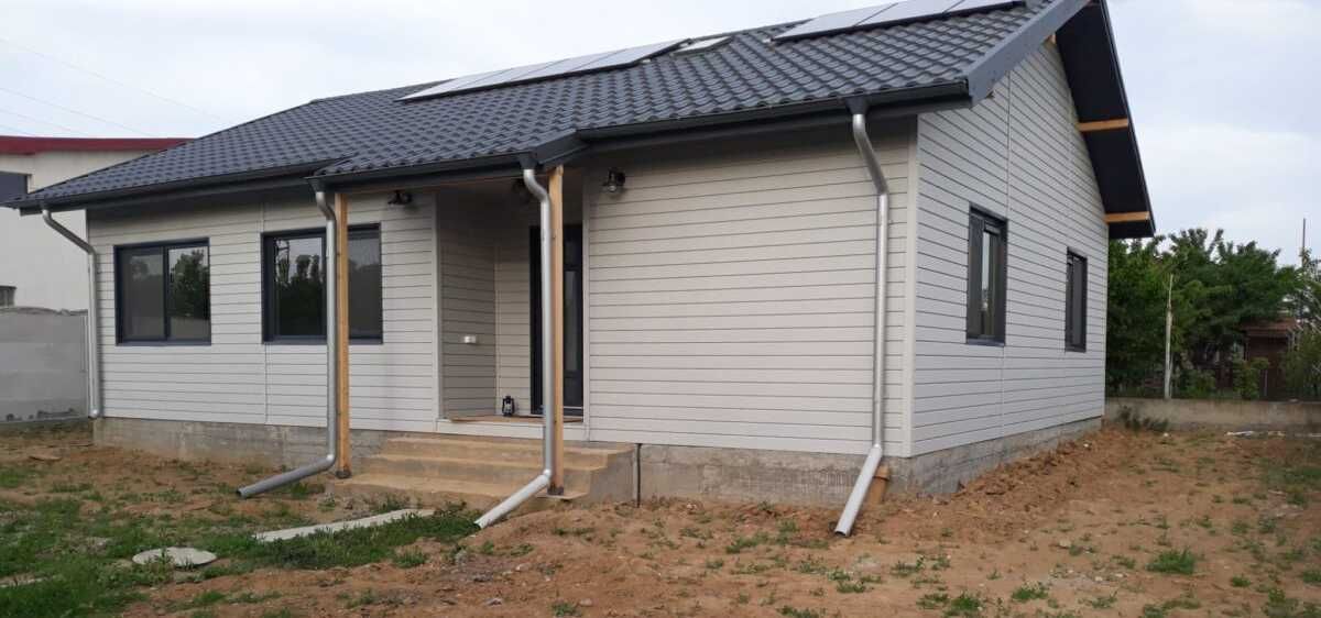 Casa modulara și garaje auto din structura metalica si panou sandwich
