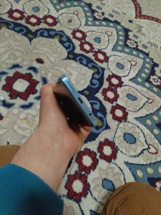 Tecno comon 19pro srochna sotiladi 
Xotirasi 8/128
Holati oʻrta (orqa