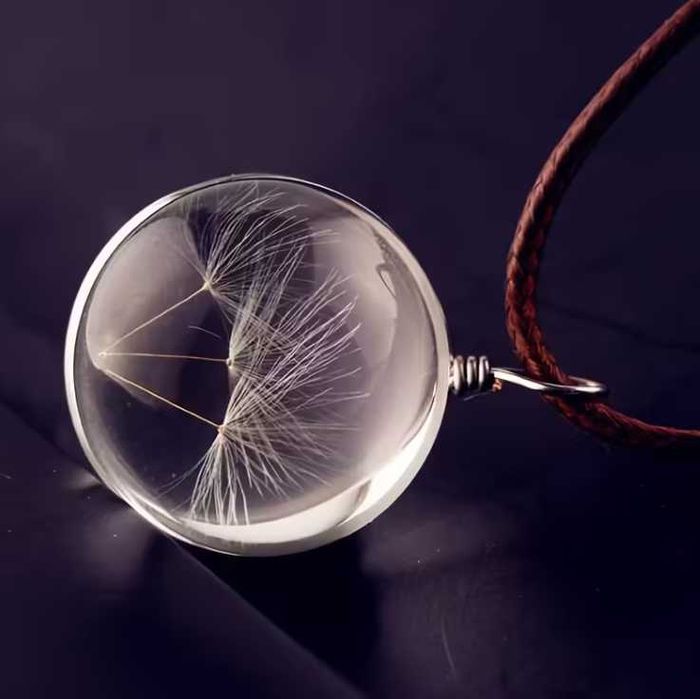 Минималистично колие с истинско глухарче с  от 1 до 3 броя глухарчета