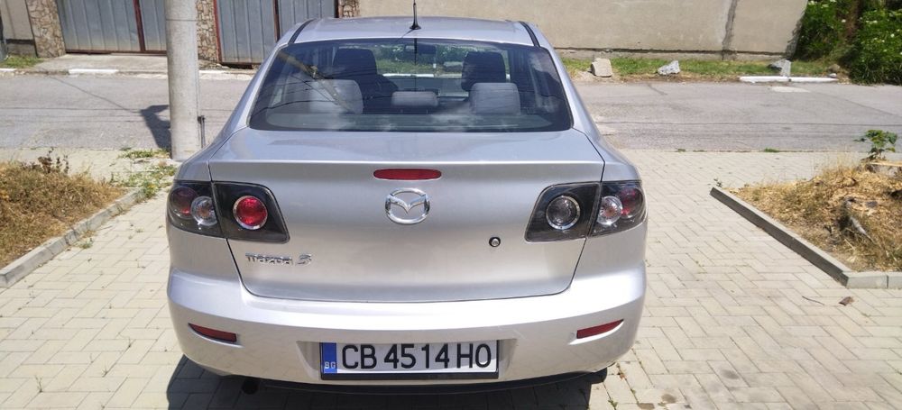 Mazda 3.