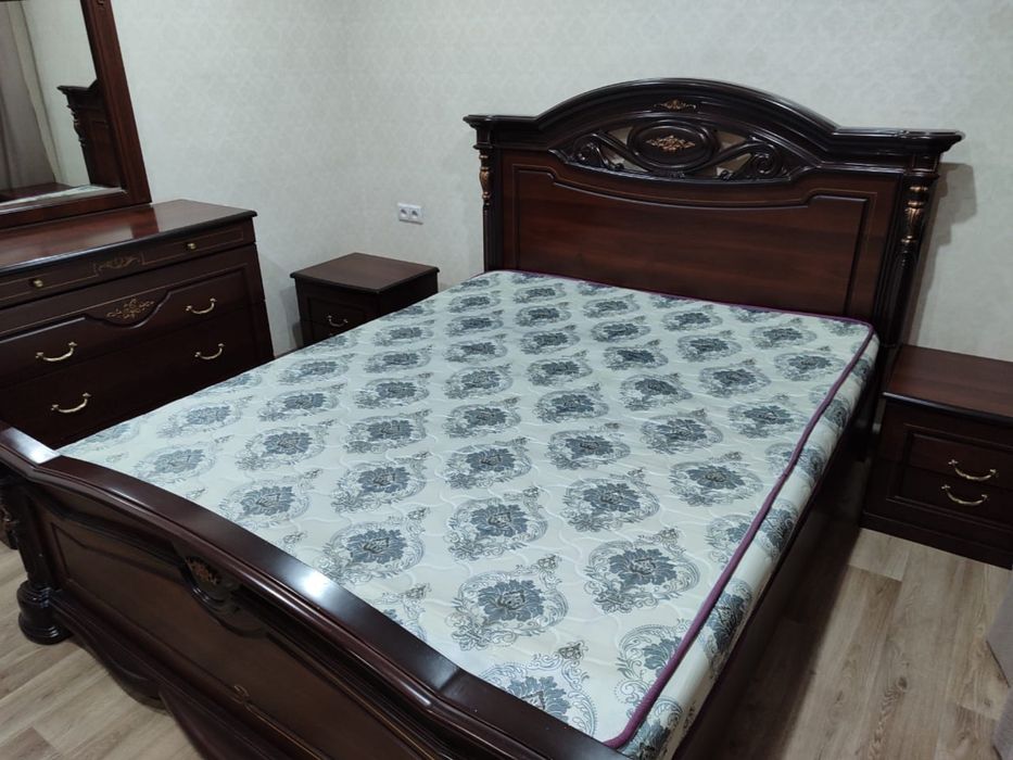 Продам спальный гарнитур
