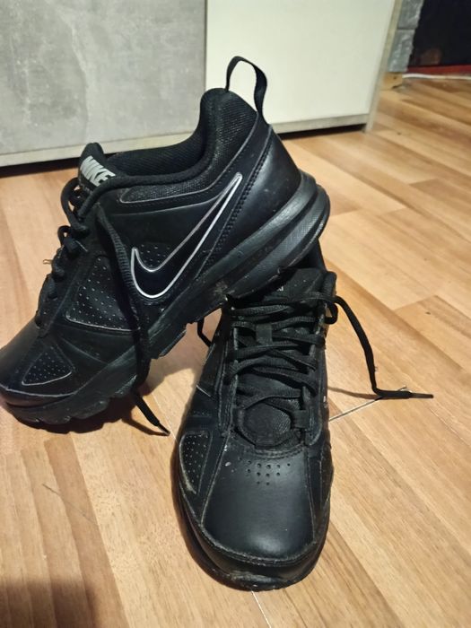 Nike T-Lite XL  .