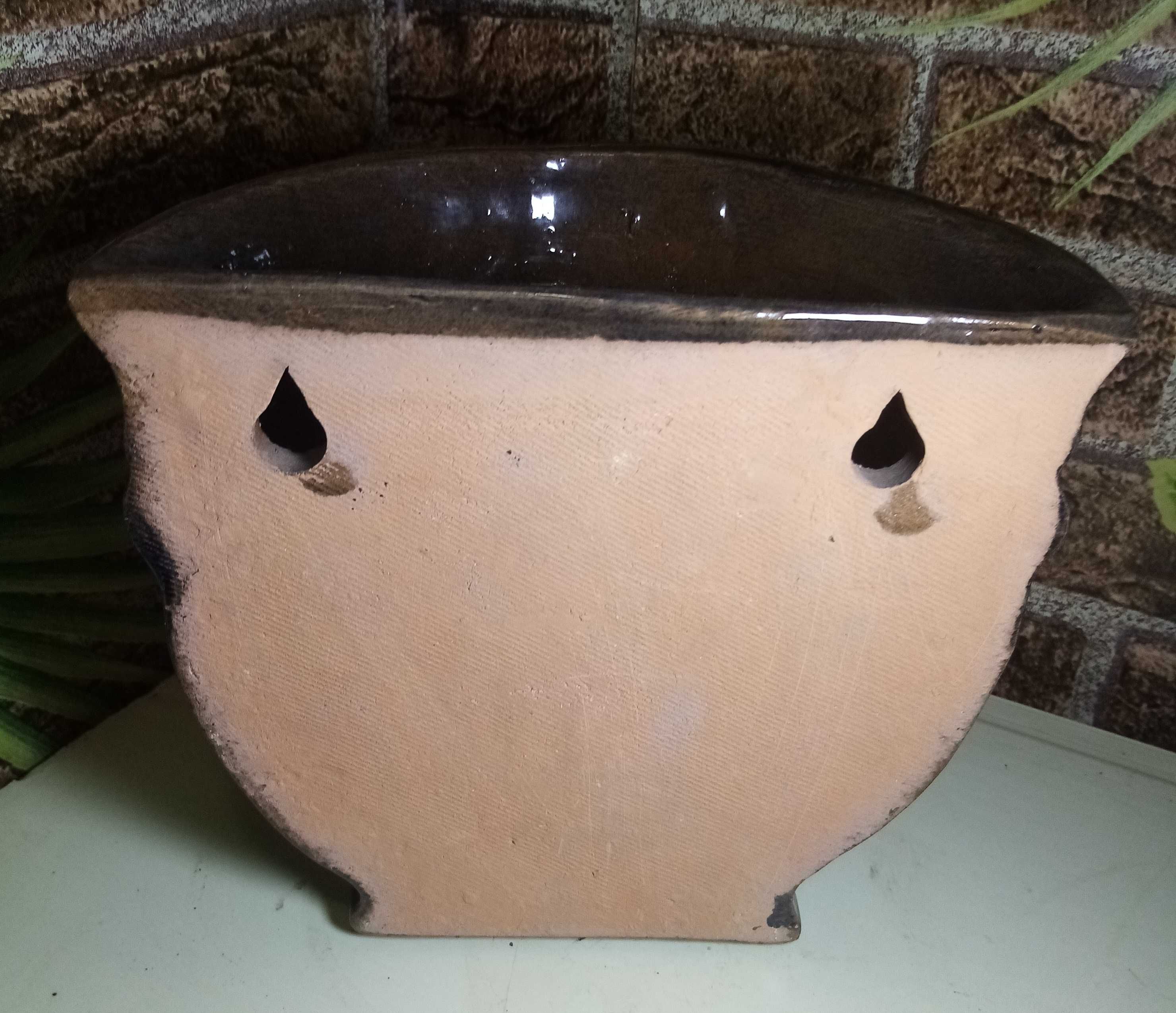 Продам. Оригинальное, красивое , керамическое,  кашпо для  цветов,