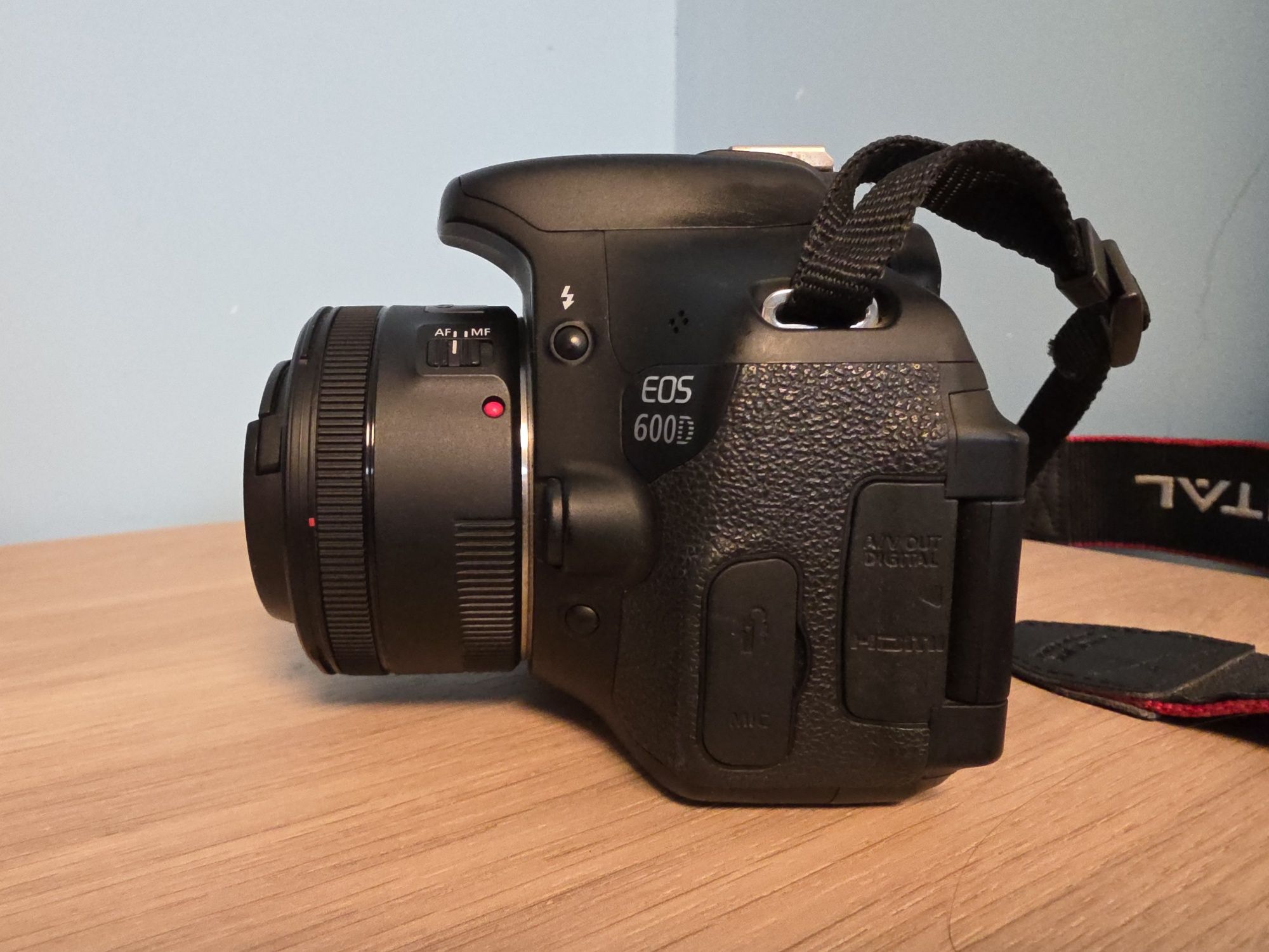 Canon EOS 600D фотоапарат