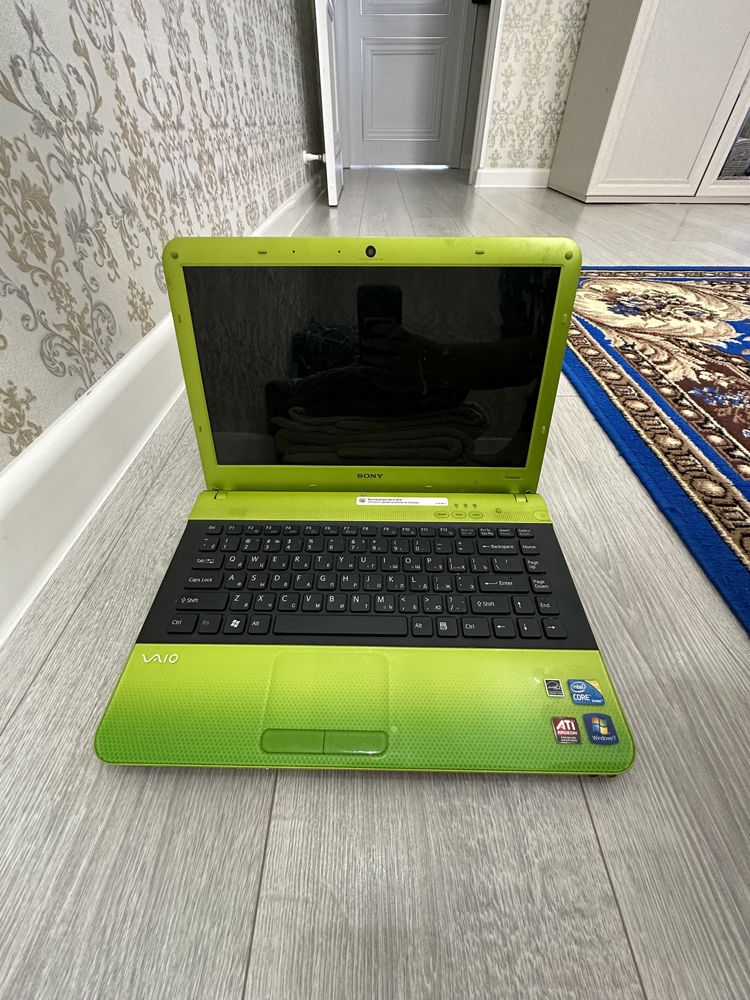 Ноутбук Sony VAIO VPCYB3Q1R зеленый
