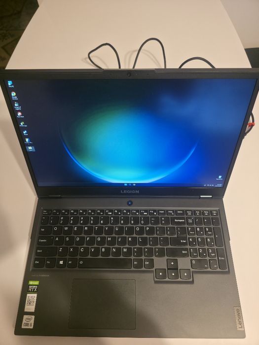 Vand 2 laptopuri identice