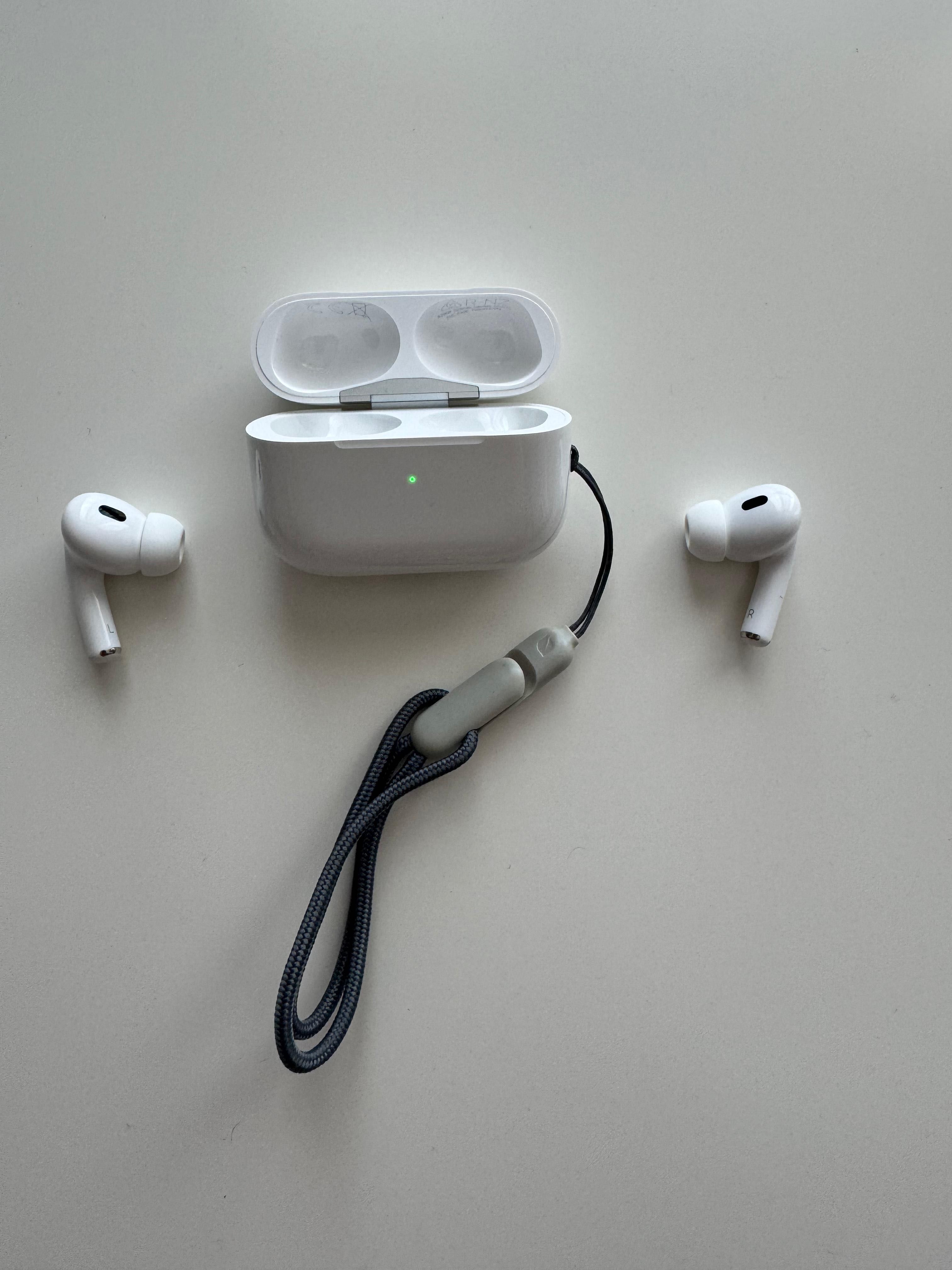 AirPods Pro (gen.2) cu carcasa de încarcare MagSafe (USB-C)