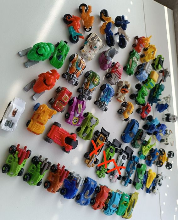 Играчки от шоколадови яйца и Лего фигурки