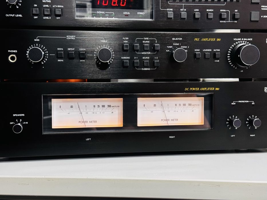 Linie de colecție PHILIPS-bloc putere-preamplificator-tuner,vu-metre