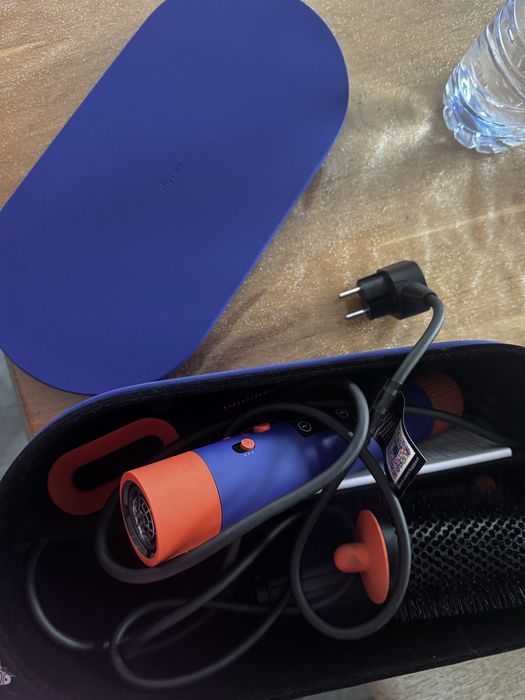 Dyson маша сешоар с всички представки