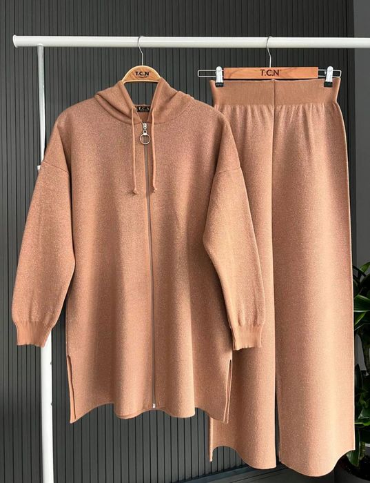 Дамски плетени комплекти.