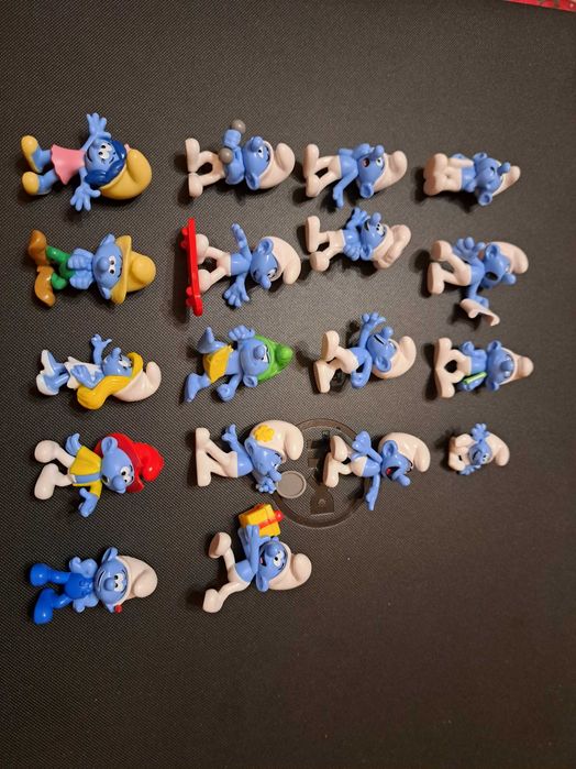 Lot de 18 figurine strumfi