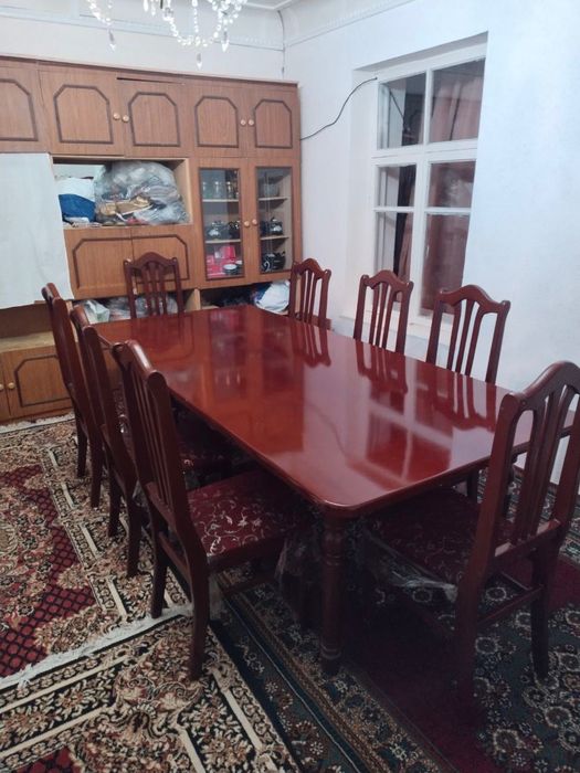 Стол и стул.   ‘