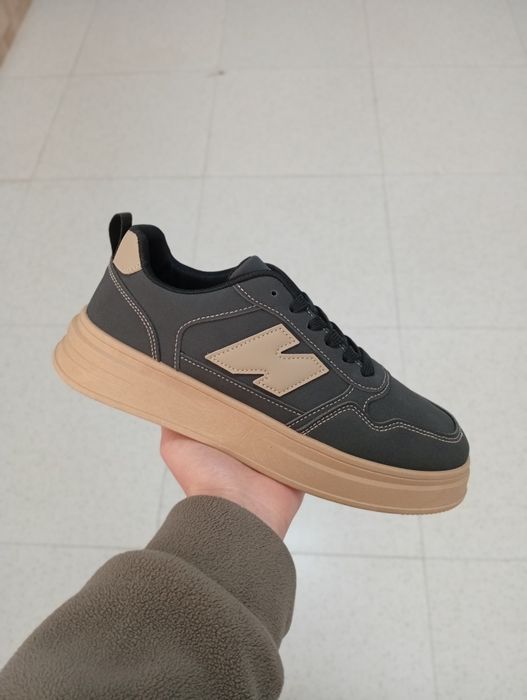 Продаём оптом и в розницу обувь. Имеется мужская и женская обувь.