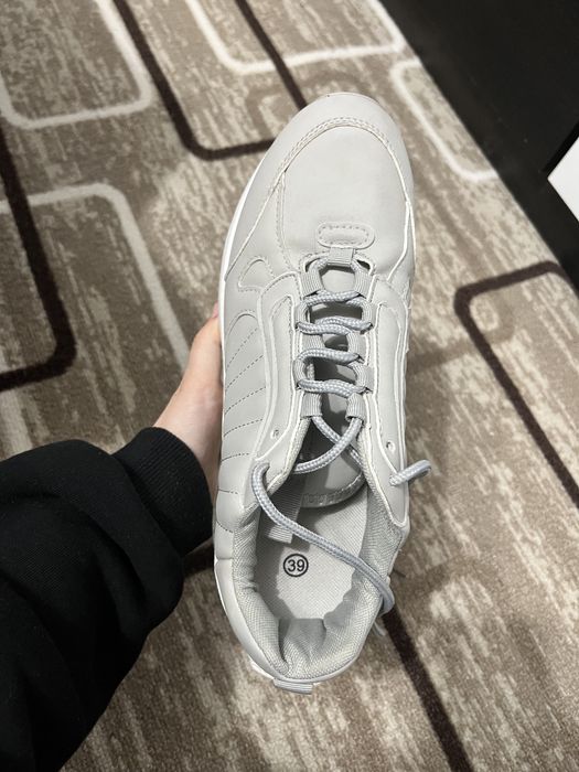 Adidași gri nemțești in stil Nike Air Max