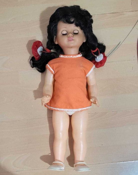 Păpușă Arădeanca, 57 cm, veche, de colecție, perioada comunistă, RSR