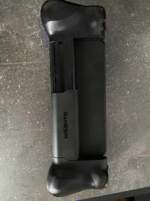 Consola portabila - telefon Xiaomi (semi-convertit) cu sistem ANDROID