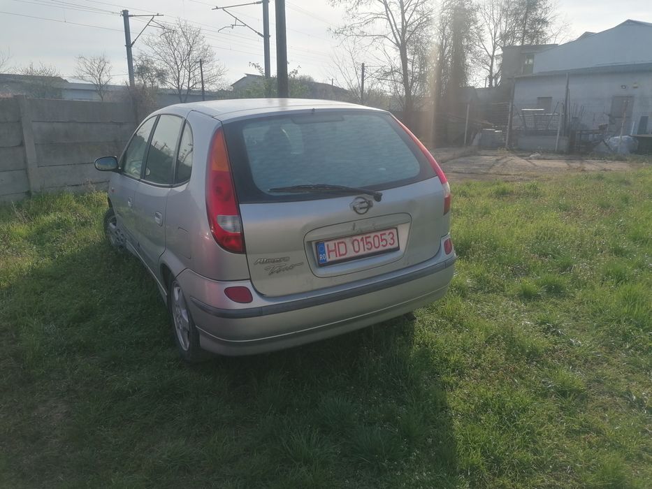 Nissan almera tino 1,8 benzină