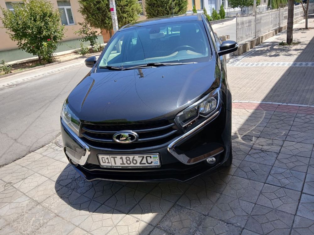 Lada Xrey supper avtomat karobka  2019 toza moshina stochna sotladi