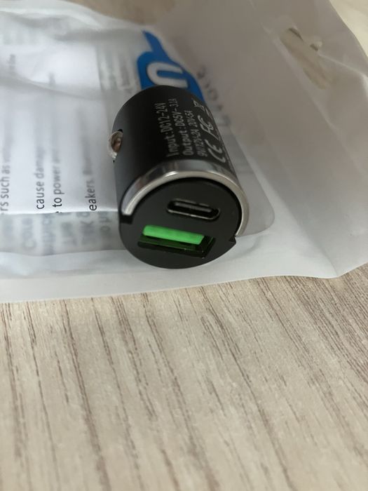 NOU Mini încărcător priza auto invizibil type c usb