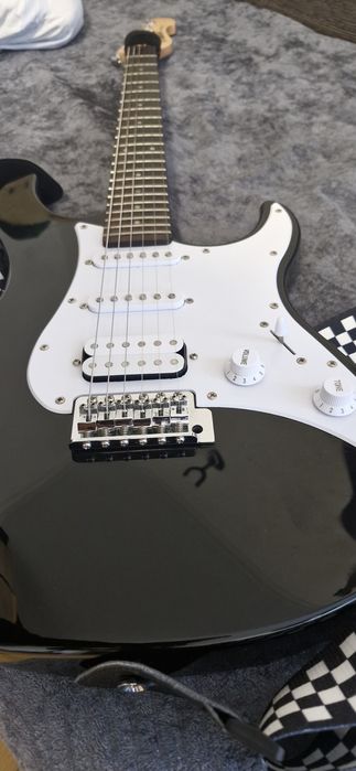 Продавам Yamaha EG 112C