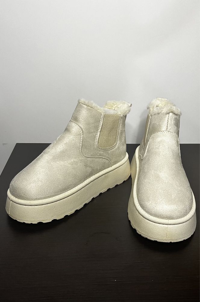 Дамски обувки, ново UGGS