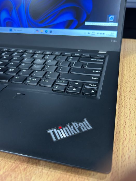 Като нов! Лаптоп Lenovo ThinkPad Т14s i7/32/512- 3м. гаранция! ТЪЧ!