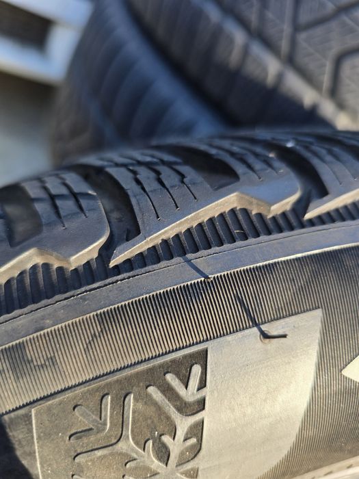 Anvelope iarna 235 60 18