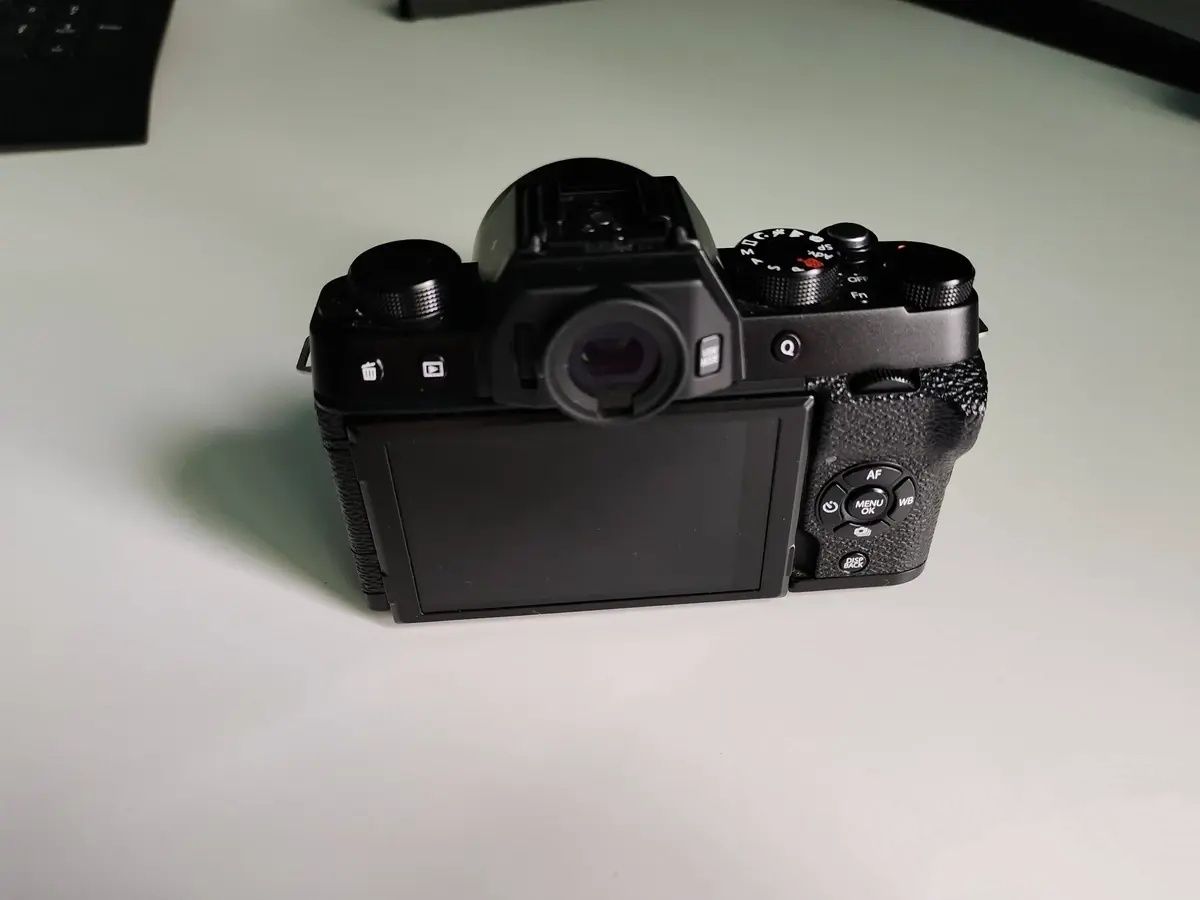 Продаю фотоаппарат FujiFilm X-T100 с двумя объективами
