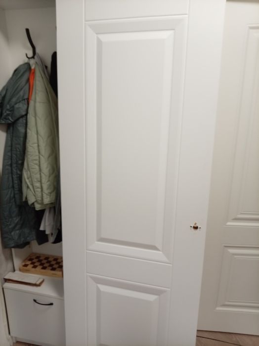 Двери межкомнатные цвет белый 200*70,200*60, в хорошем состоянии  коро