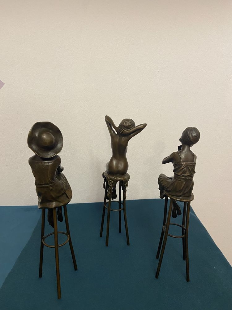 Statuete bronz , semnate Chiparus / pret bucata