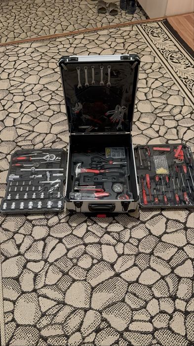 Продам Набор Инструментов в Чемодане, 187