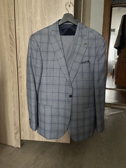 Костюм мужской тройка