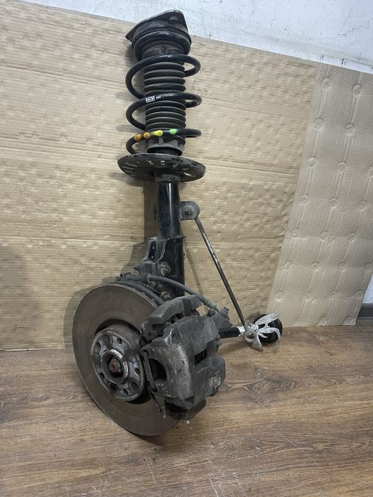 Fuzeta dreapta fata Peugeot 5008 II 1.5 Hdi an 2017-2024 completa